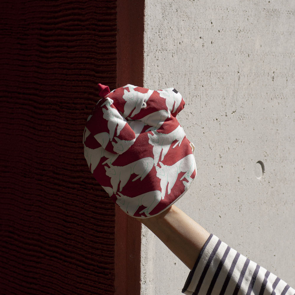 
                  
                    Inu Pape Tsukami Potholder Wine Red
                  
                